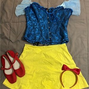 Snow White Halloween costume